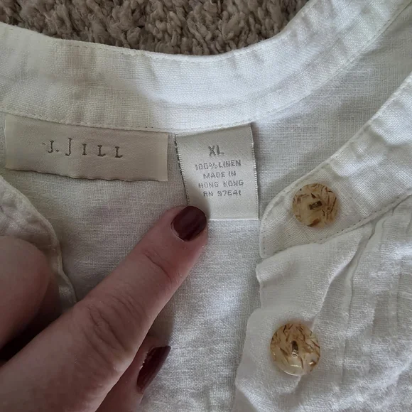 XL J. Jill White Linen Top with Gold Accents - Picture 2 of 7
